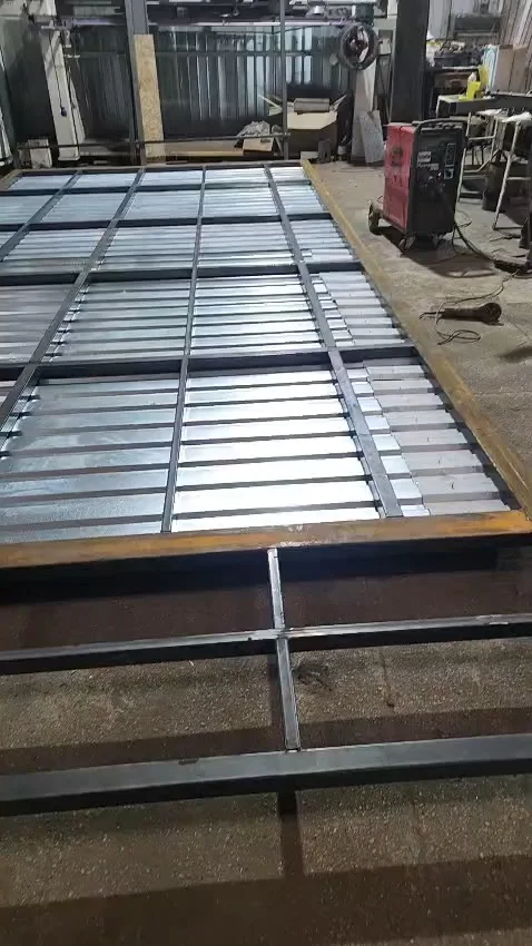 Baza metalică a casei în fabrica Velora